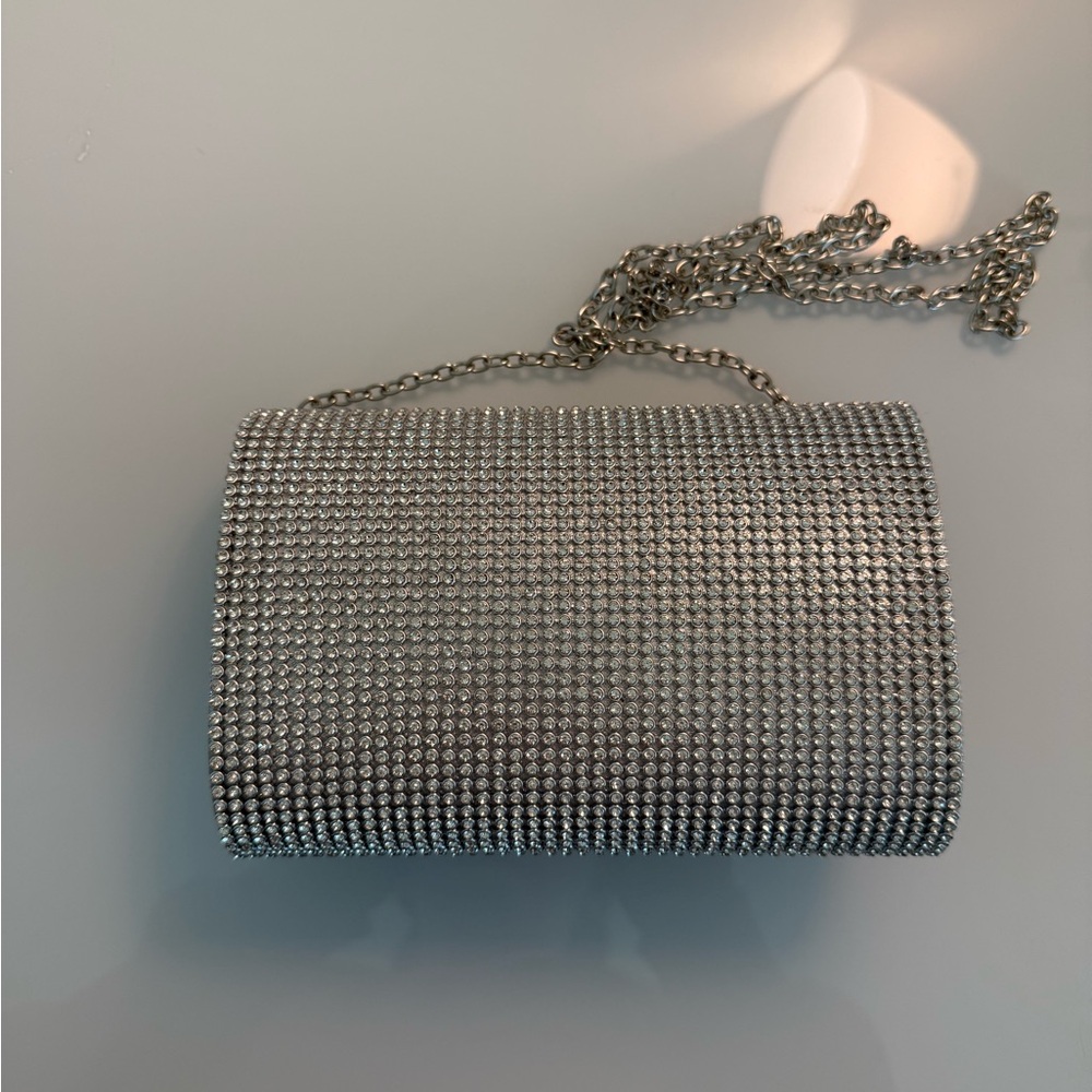 Elegant Silver Chain Clutch - Picture 3 of 6